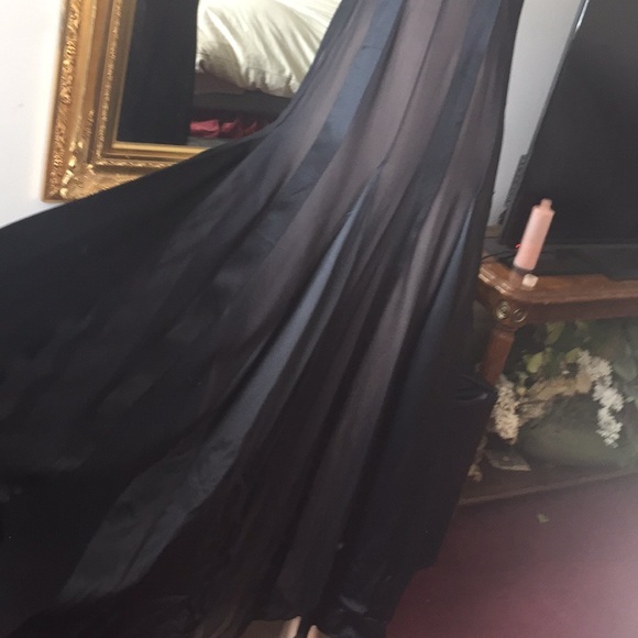 BCBG Max Azria SZ 2 - Picture 2 of 7